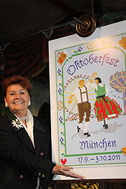 Dr. Gabriele Weishäupl stellte am 03.02.2011 das offizielle Plakatmotiv der Wiesn 2011 von Wolfgang Heinrich Haas aus München vor (Foto: Martin Schmitz)
